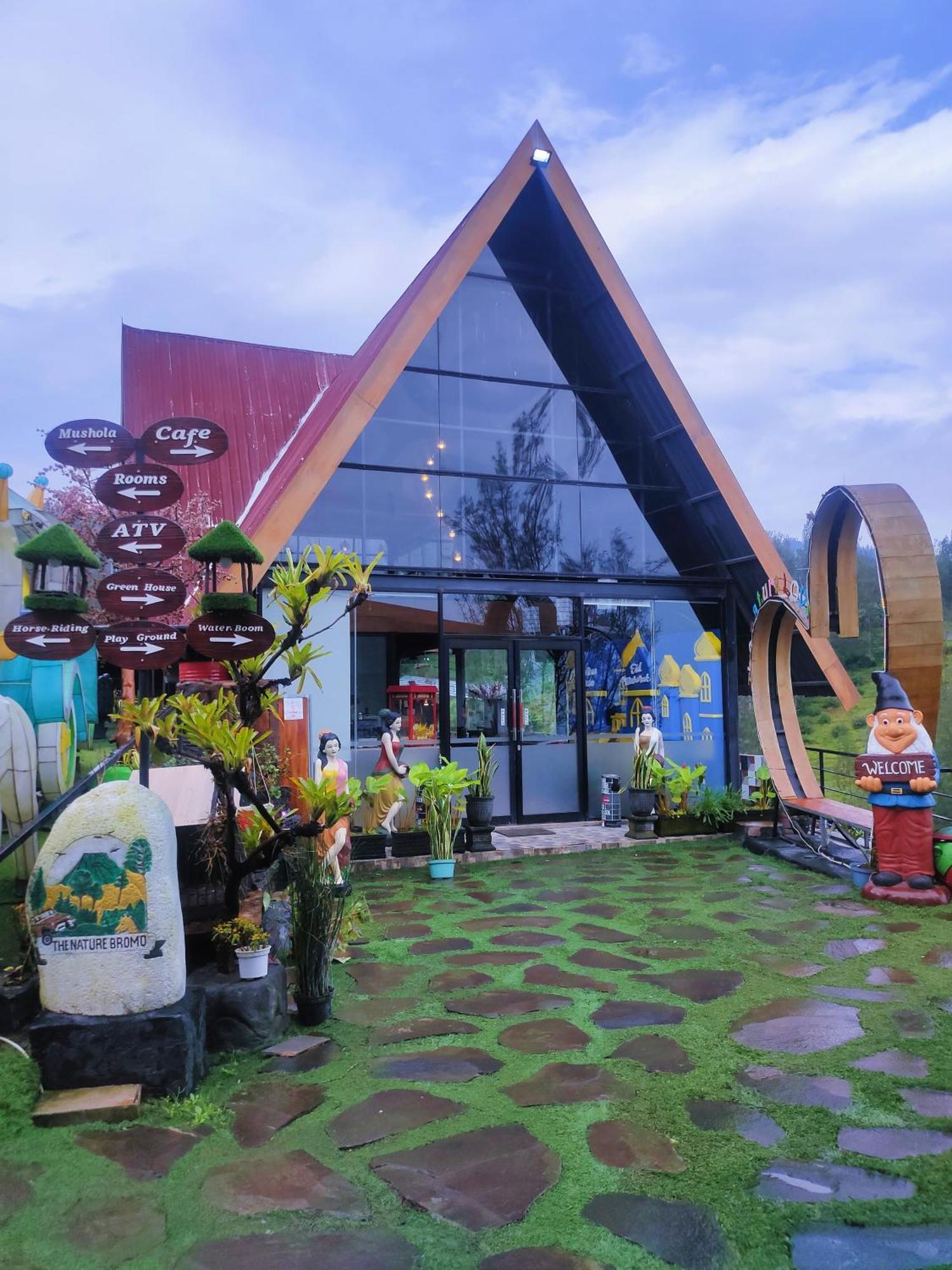 Hotel Nature Bromo And Resort Pasuruan Exterior foto